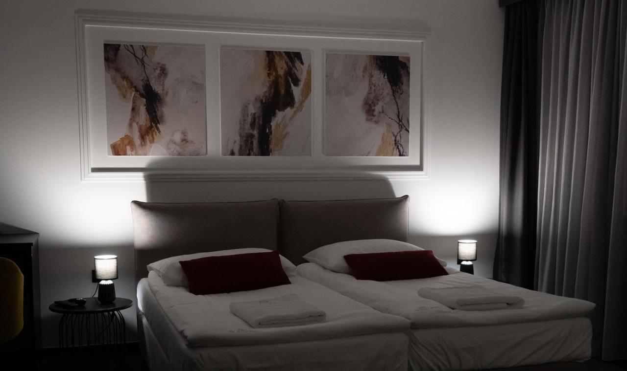 Savoy Residence Osijek Extérieur photo