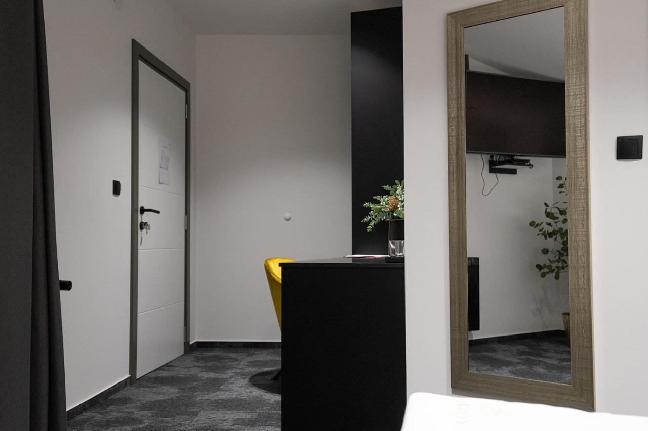 Savoy Residence Osijek Extérieur photo
