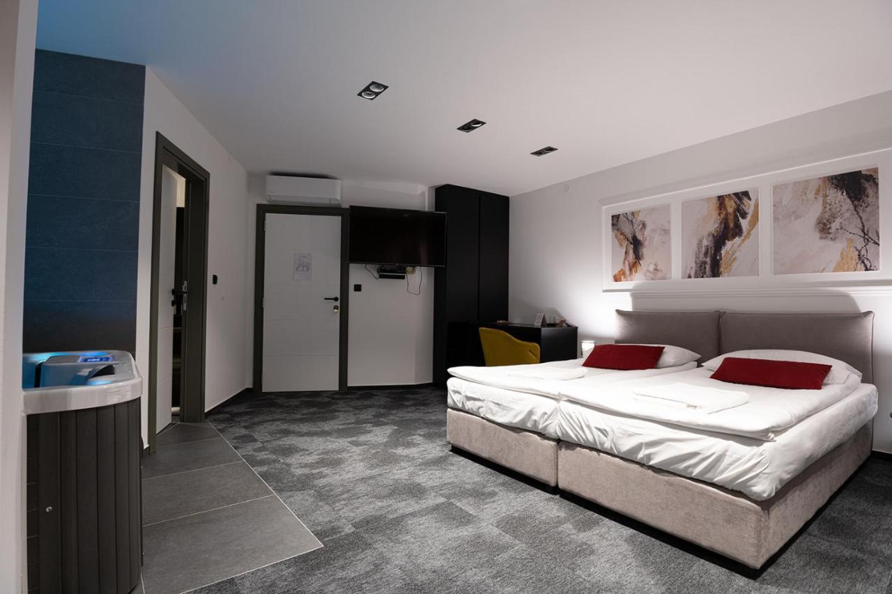 Savoy Residence Osijek Extérieur photo