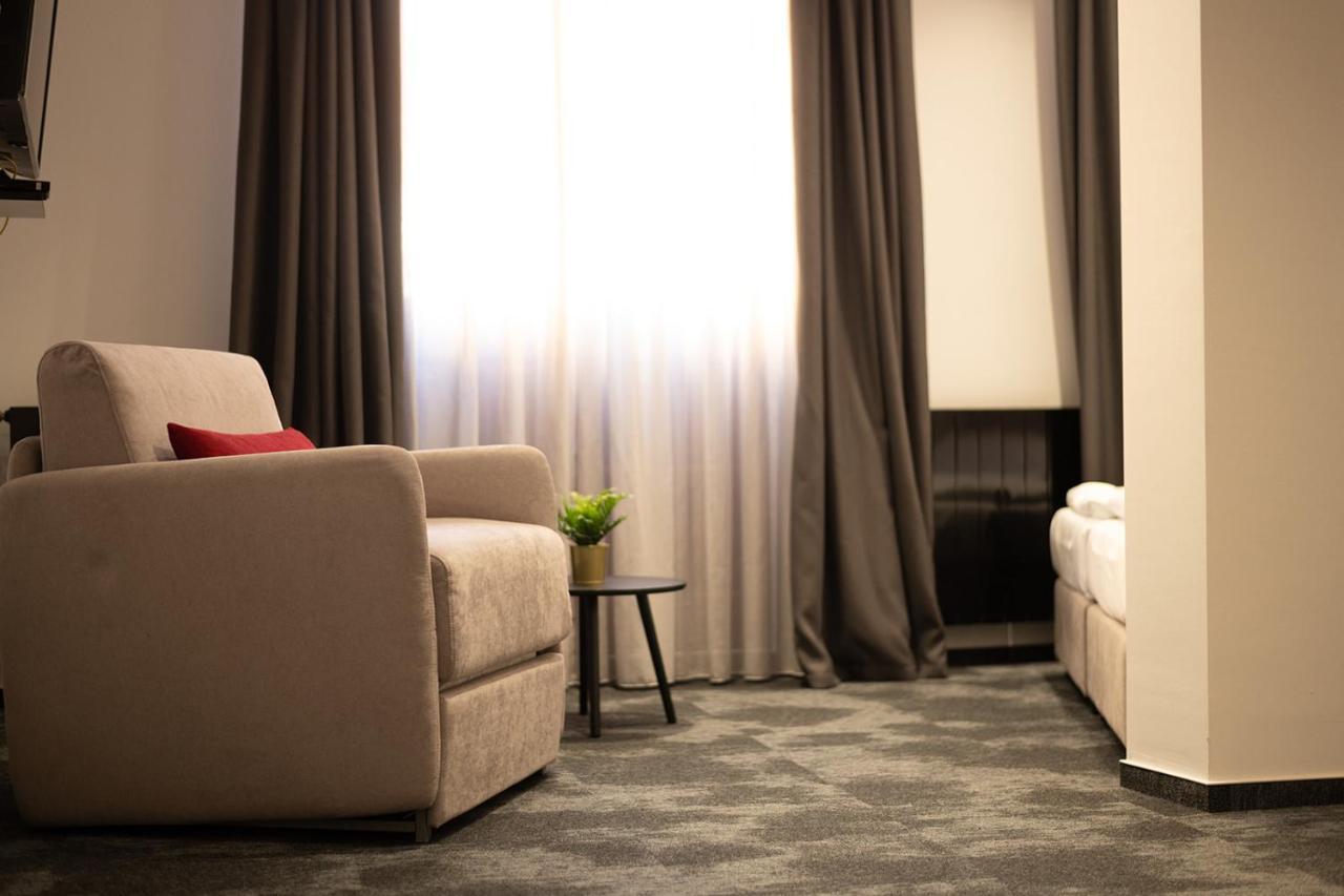 Savoy Residence Osijek Extérieur photo